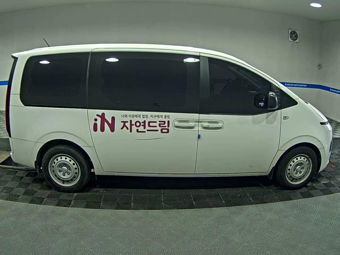 HYUNDAI STARIA 2.2 DIESEL TOURER 11-SEATER 4WD SMART 2022 - zdjęcie 4