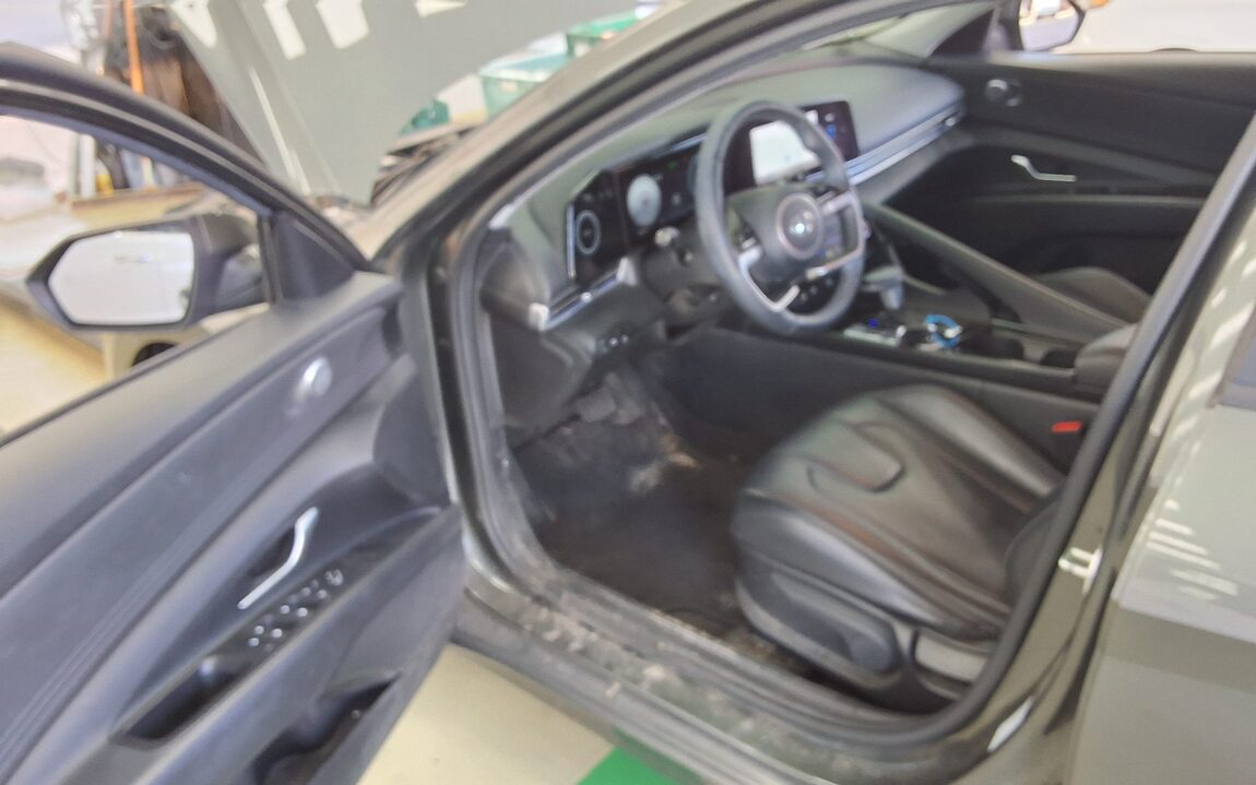 HYUNDAI AVANTE (CN7) 1.6 GASOLINE MODERN 2023 - zdjęcie 10
