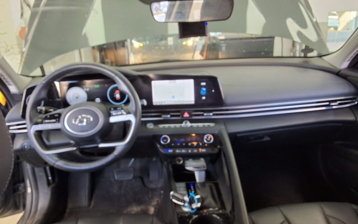 HYUNDAI AVANTE (CN7) 1.6 GASOLINE MODERN 2023 - zdjęcie 11
