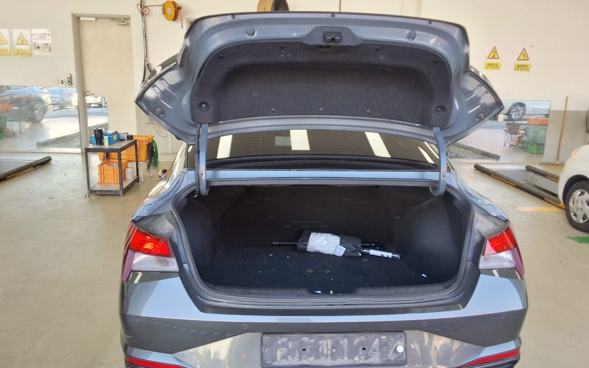 HYUNDAI AVANTE (CN7) 1.6 GASOLINE MODERN 2023 - zdjęcie 15