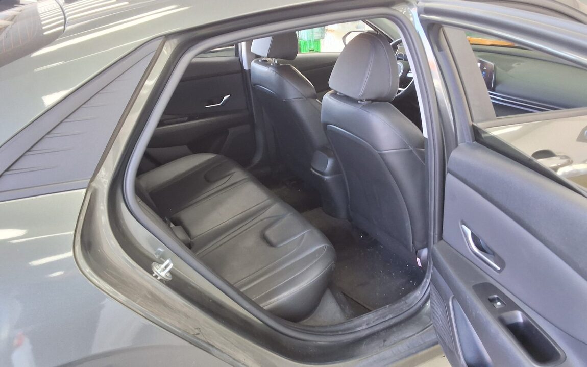 HYUNDAI AVANTE (CN7) 1.6 GASOLINE MODERN 2023 - zdjęcie 13