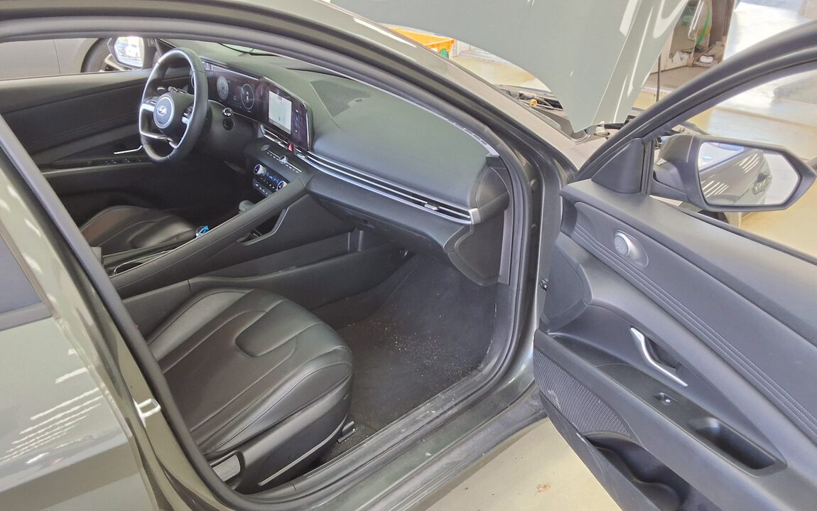 HYUNDAI AVANTE (CN7) 1.6 GASOLINE MODERN 2023 - zdjęcie 14