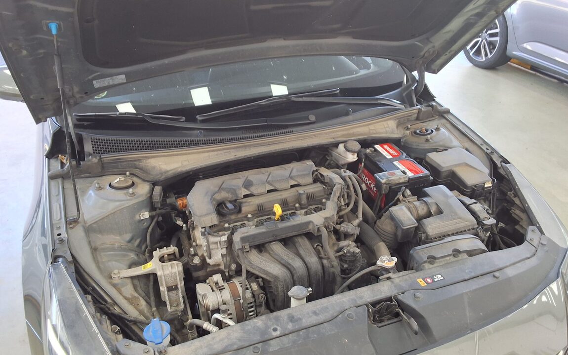HYUNDAI AVANTE (CN7) 1.6 GASOLINE MODERN 2023 - zdjęcie 21