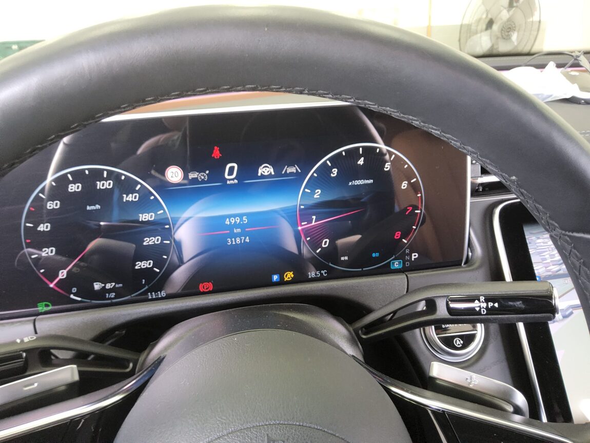 MERCEDES-BENZ E-CLASS (6TH GEN) E200 AVANTGARDE 2024 - zdjęcie 9