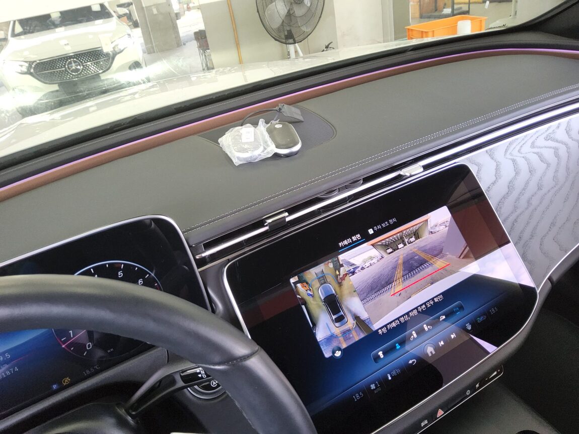 MERCEDES-BENZ E-CLASS (6TH GEN) E200 AVANTGARDE 2024 - zdjęcie 18
