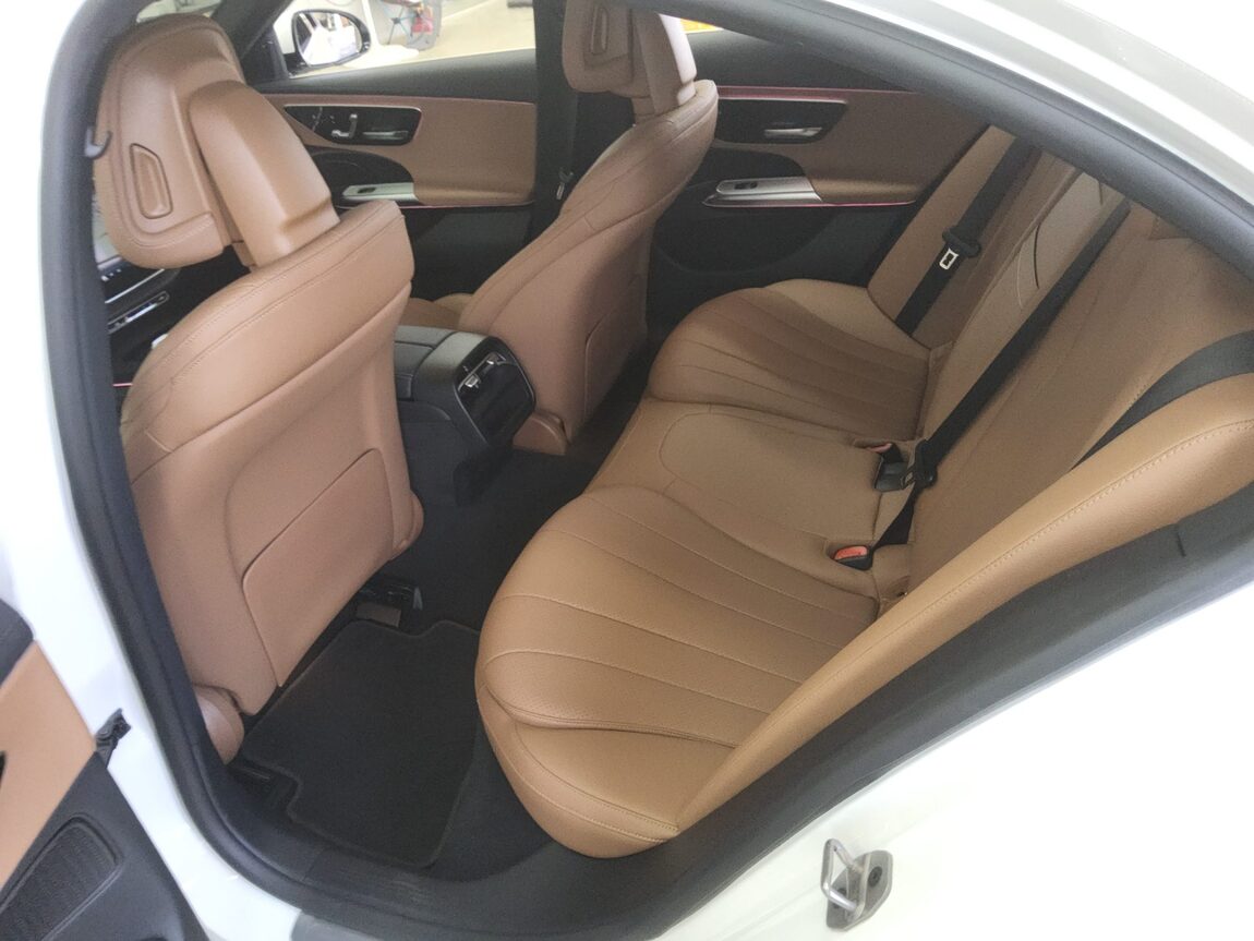 MERCEDES-BENZ E-CLASS (6TH GEN) E200 AVANTGARDE 2024 - zdjęcie 12