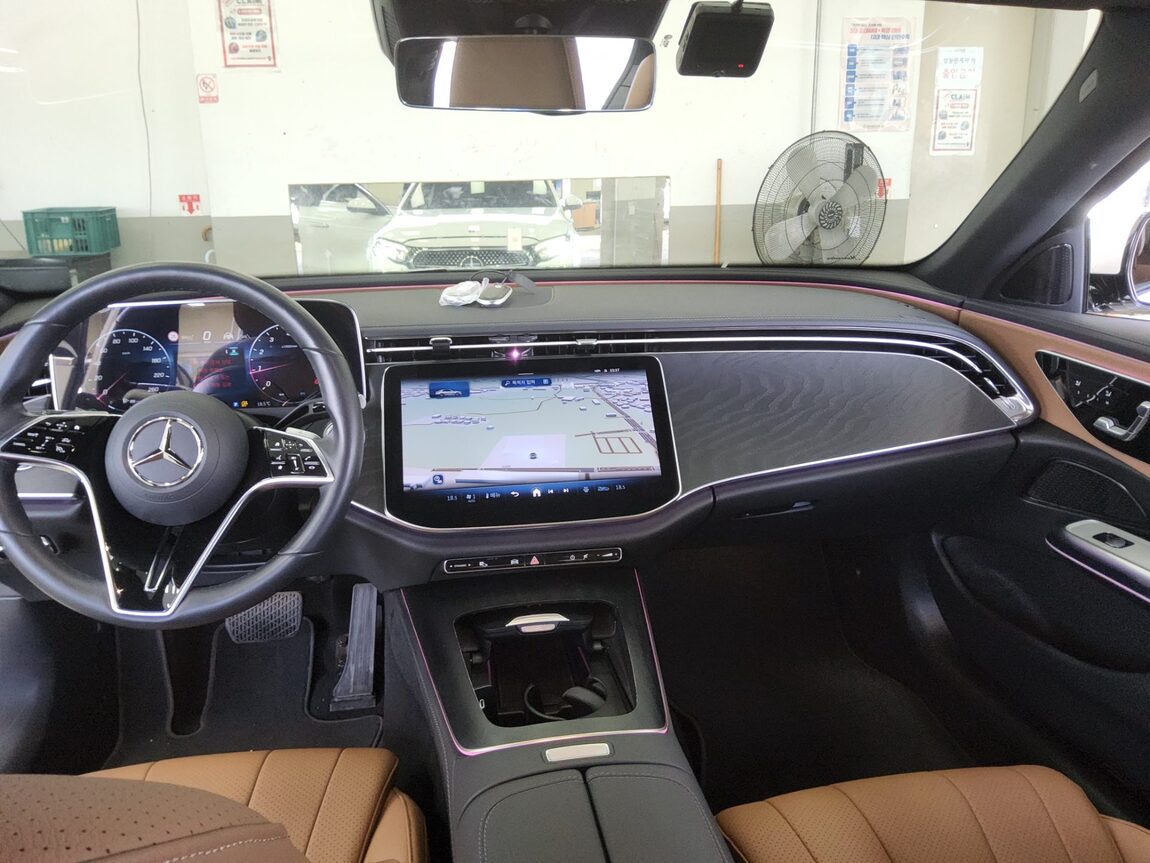 MERCEDES-BENZ E-CLASS (6TH GEN) E200 AVANTGARDE 2024 - zdjęcie 11