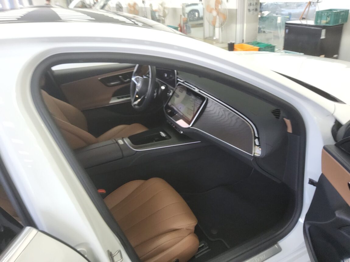 MERCEDES-BENZ E-CLASS (6TH GEN) E200 AVANTGARDE 2024 - zdjęcie 14