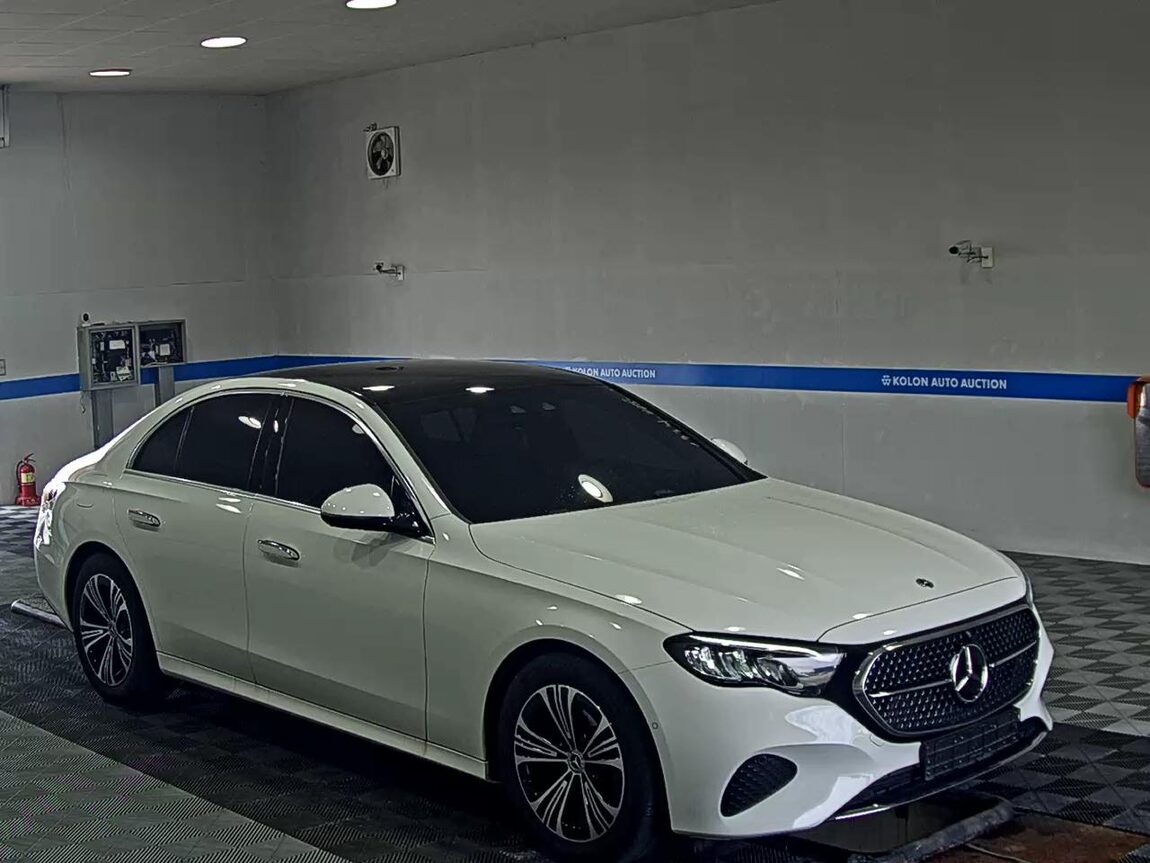 MERCEDES-BENZ E-CLASS (6TH GEN) E200 AVANTGARDE 2024 - zdjęcie 3