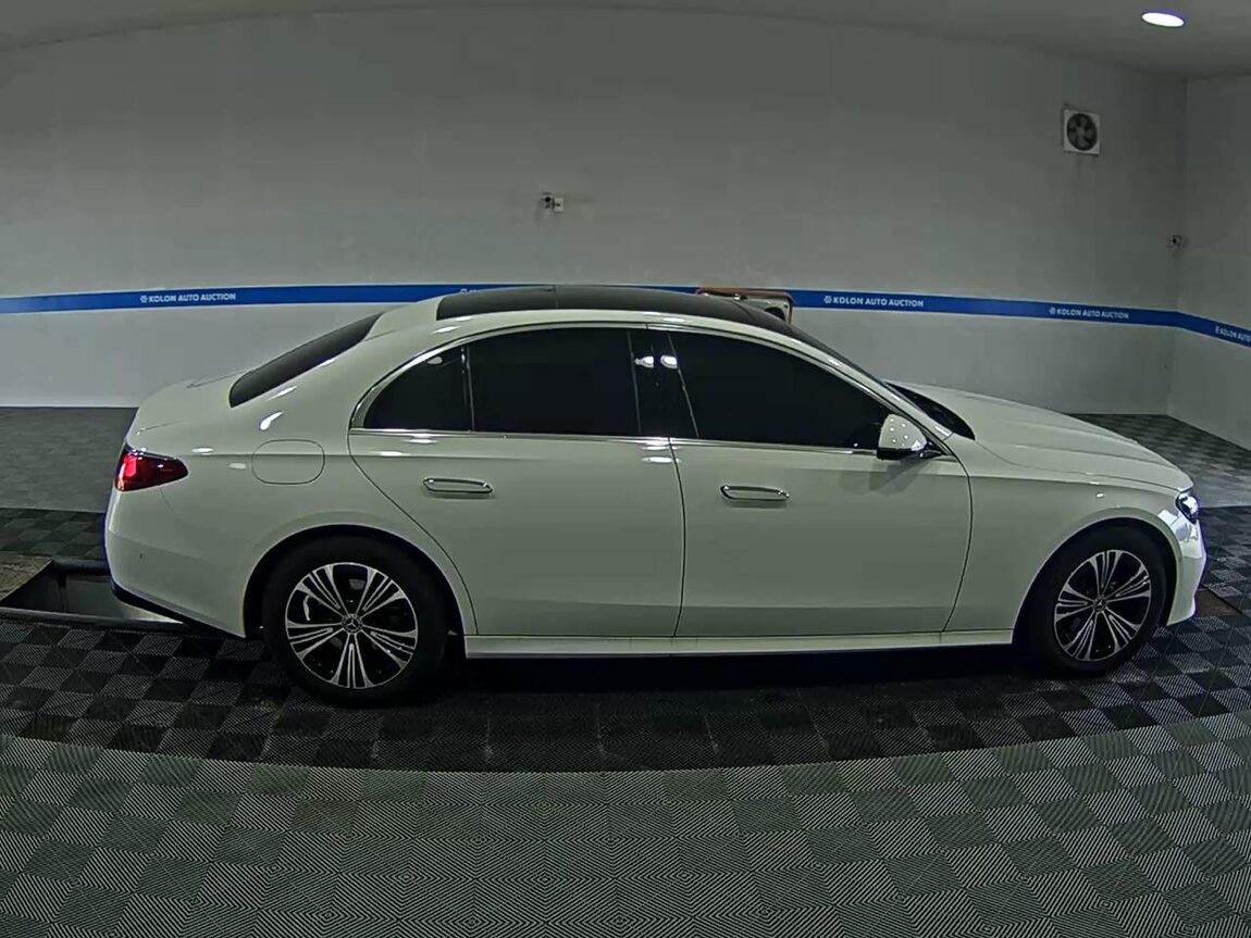 MERCEDES-BENZ E-CLASS (6TH GEN) E200 AVANTGARDE 2024 - zdjęcie 4