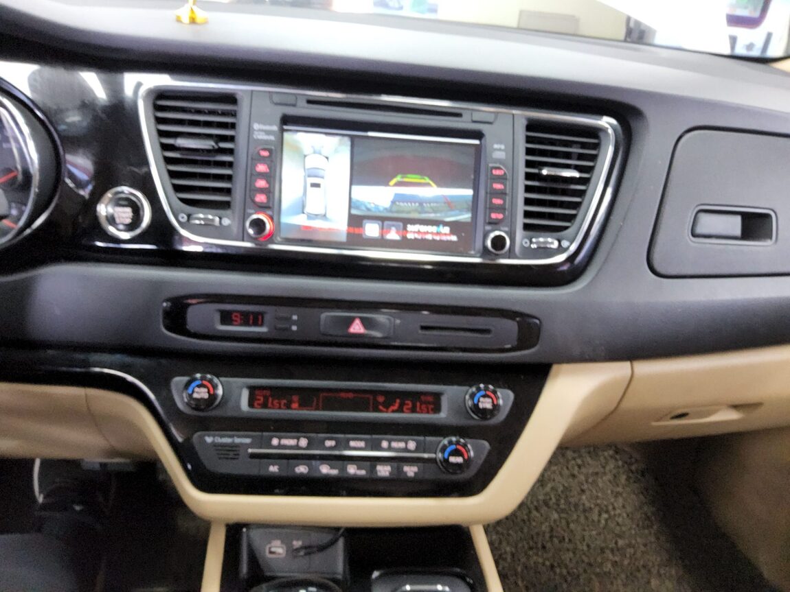 KIA ALL NEW CARNIVAL 7-SEATER LIMOUSINE DIESEL VIP 2016 - zdjęcie 18