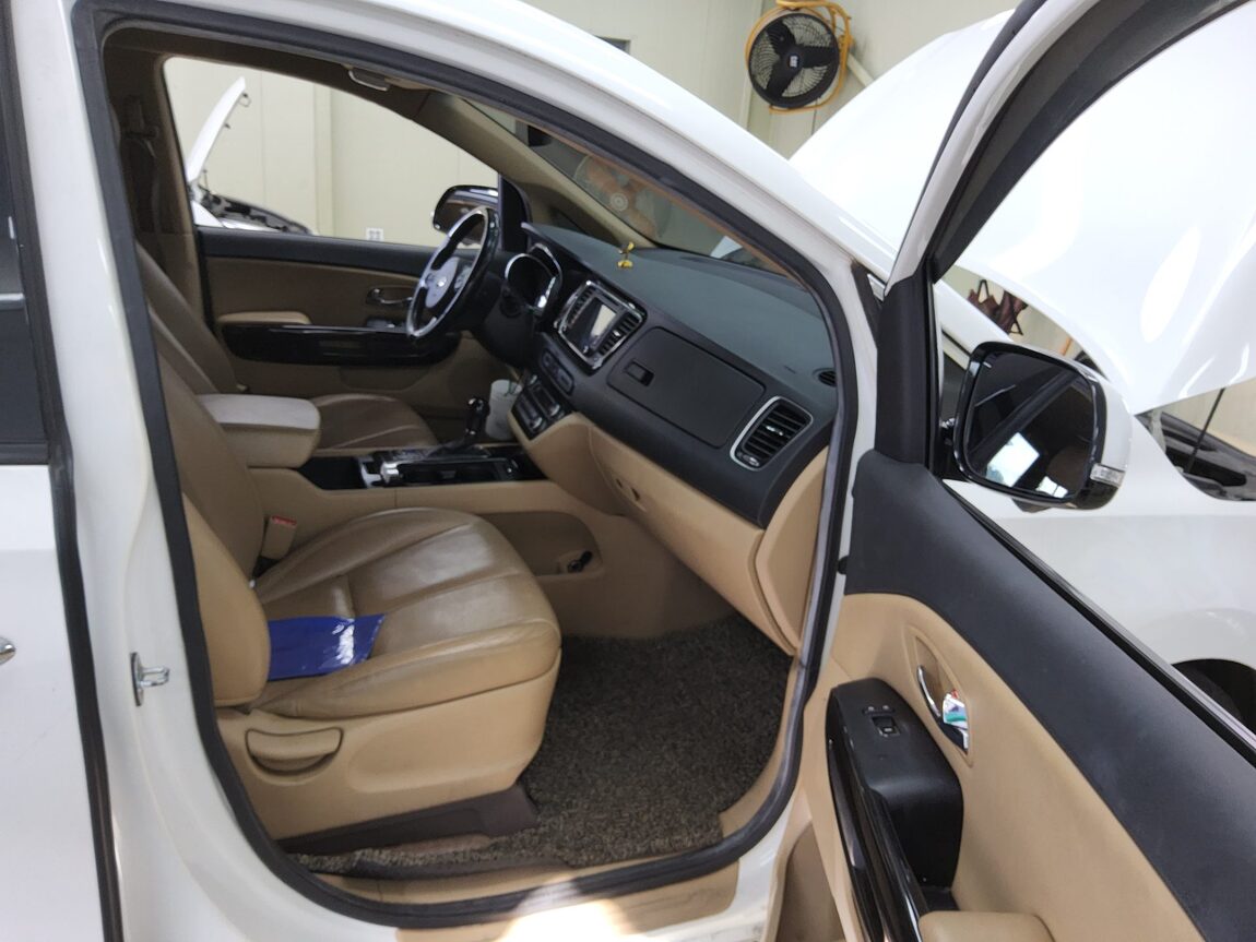 KIA ALL NEW CARNIVAL 7-SEATER LIMOUSINE DIESEL VIP 2016 - zdjęcie 14