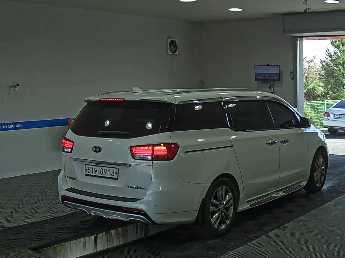 KIA ALL NEW CARNIVAL 7-SEATER LIMOUSINE DIESEL VIP 2016 - zdjęcie 5