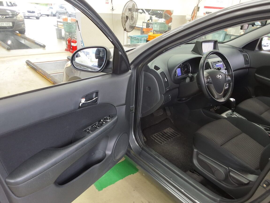 HYUNDAI i30 1.6 VVT LUXURY 2008 - zdjęcie 10