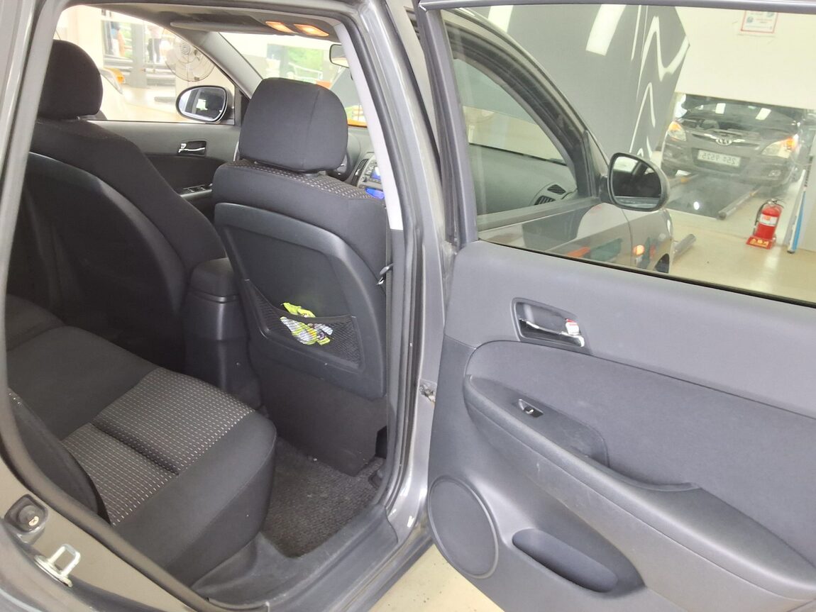 HYUNDAI i30 1.6 VVT LUXURY 2008 - zdjęcie 13