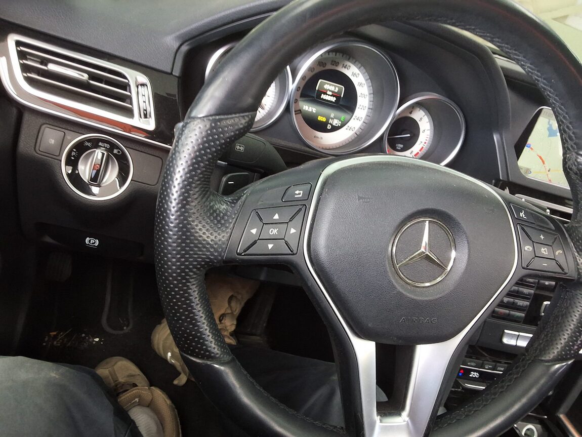 MERCEDES-BENZ E-CLASS (4TH GEN) E300 4MATIC AVANTGARDE 2014 - zdjęcie 23