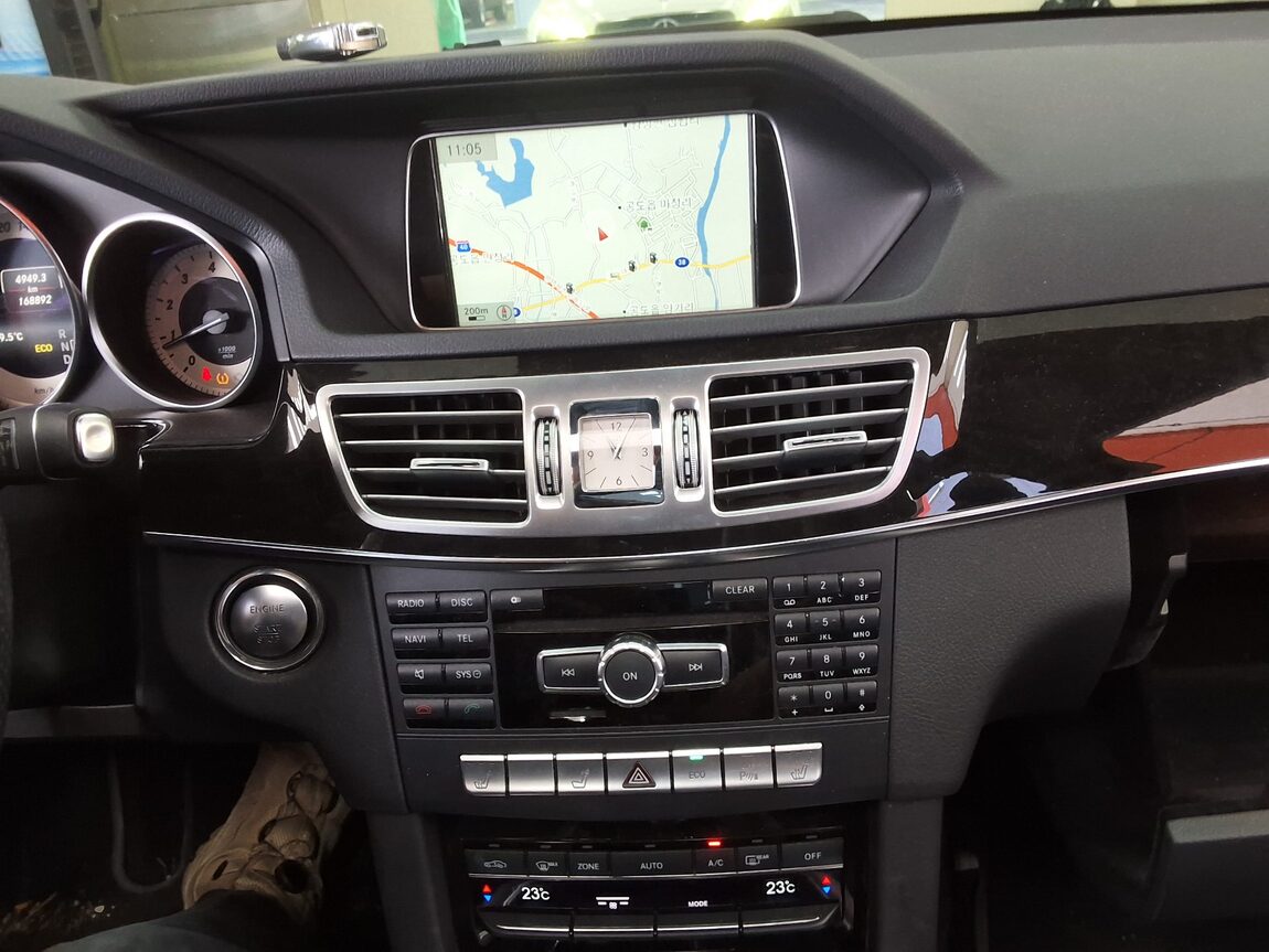 MERCEDES-BENZ E-CLASS (4TH GEN) E300 4MATIC AVANTGARDE 2014 - zdjęcie 24