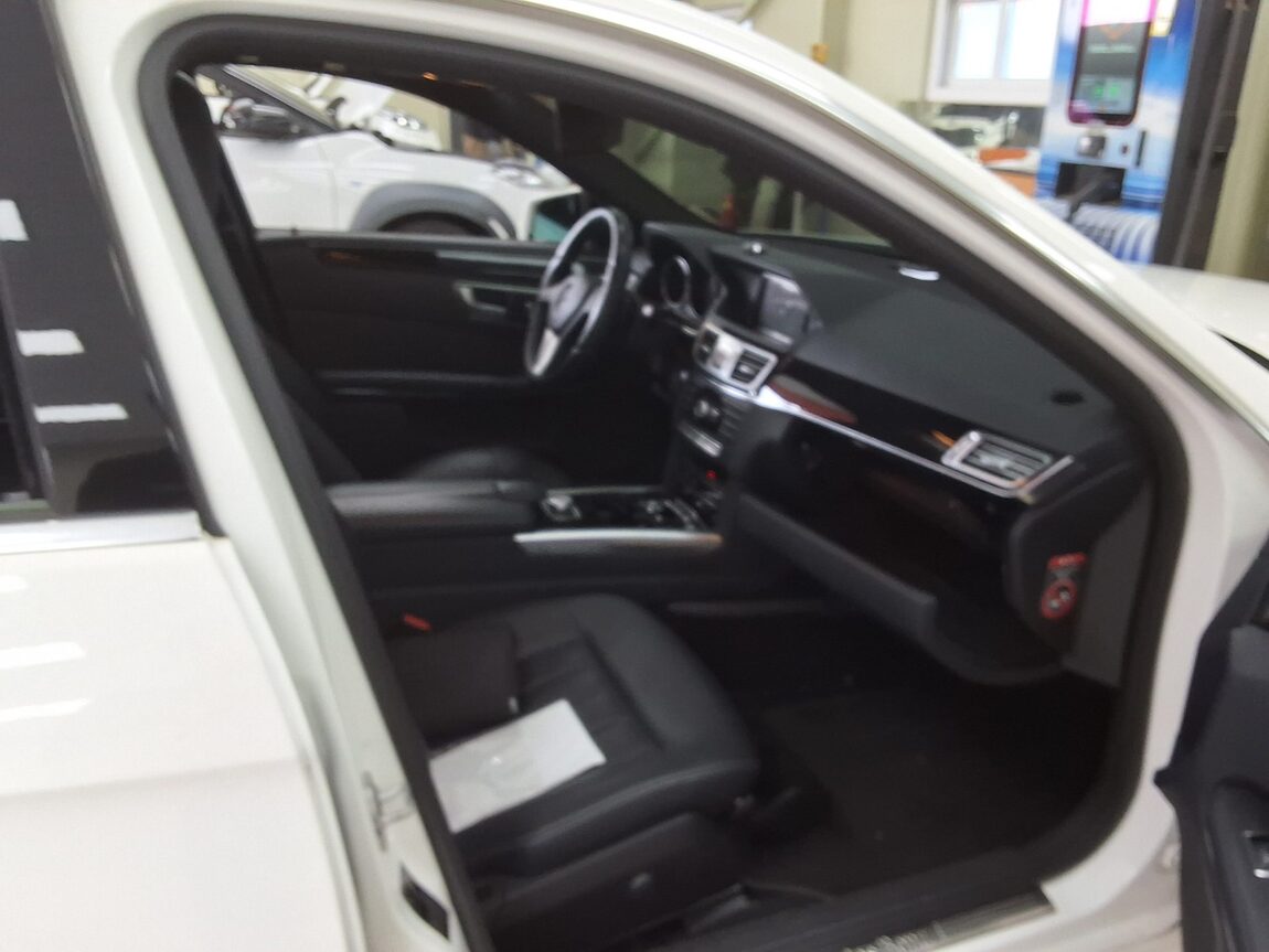 MERCEDES-BENZ E-CLASS (4TH GEN) E300 4MATIC AVANTGARDE 2014 - zdjęcie 15