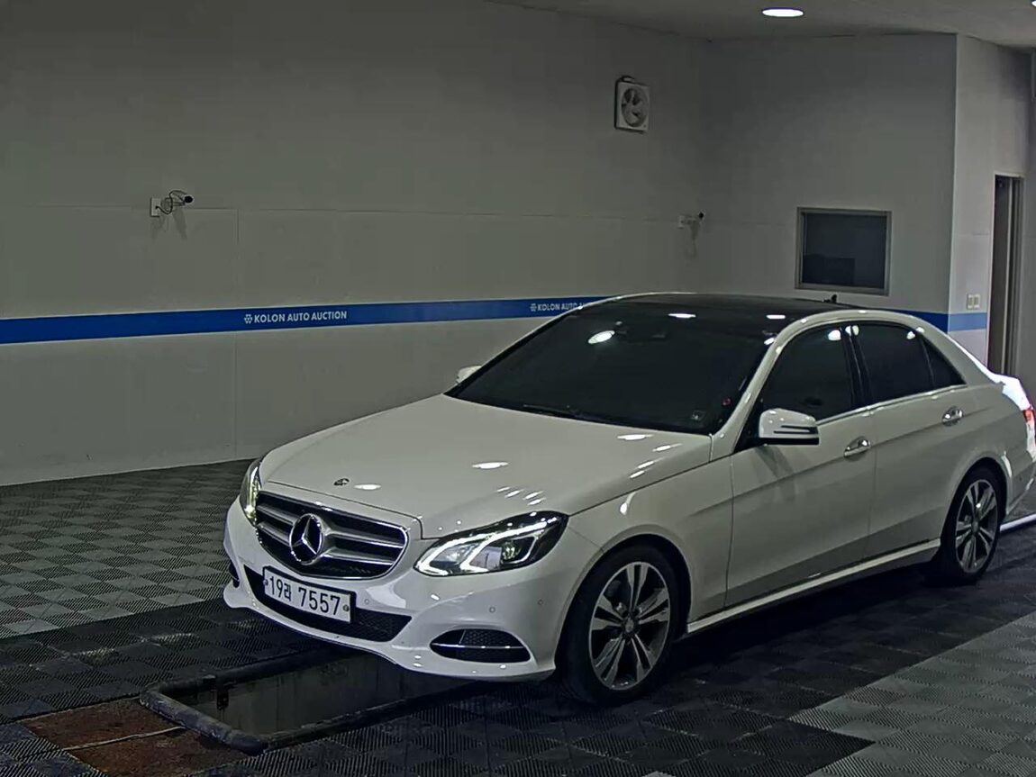 MERCEDES-BENZ E-CLASS (4TH GEN) E300 4MATIC AVANTGARDE 2014 - zdjęcie 2
