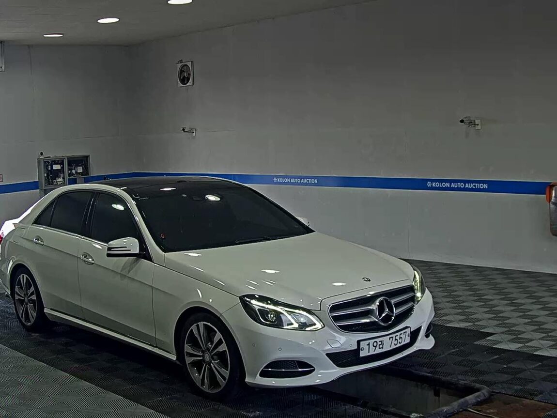 MERCEDES-BENZ E-CLASS (4TH GEN) E300 4MATIC AVANTGARDE 2014 - zdjęcie 3