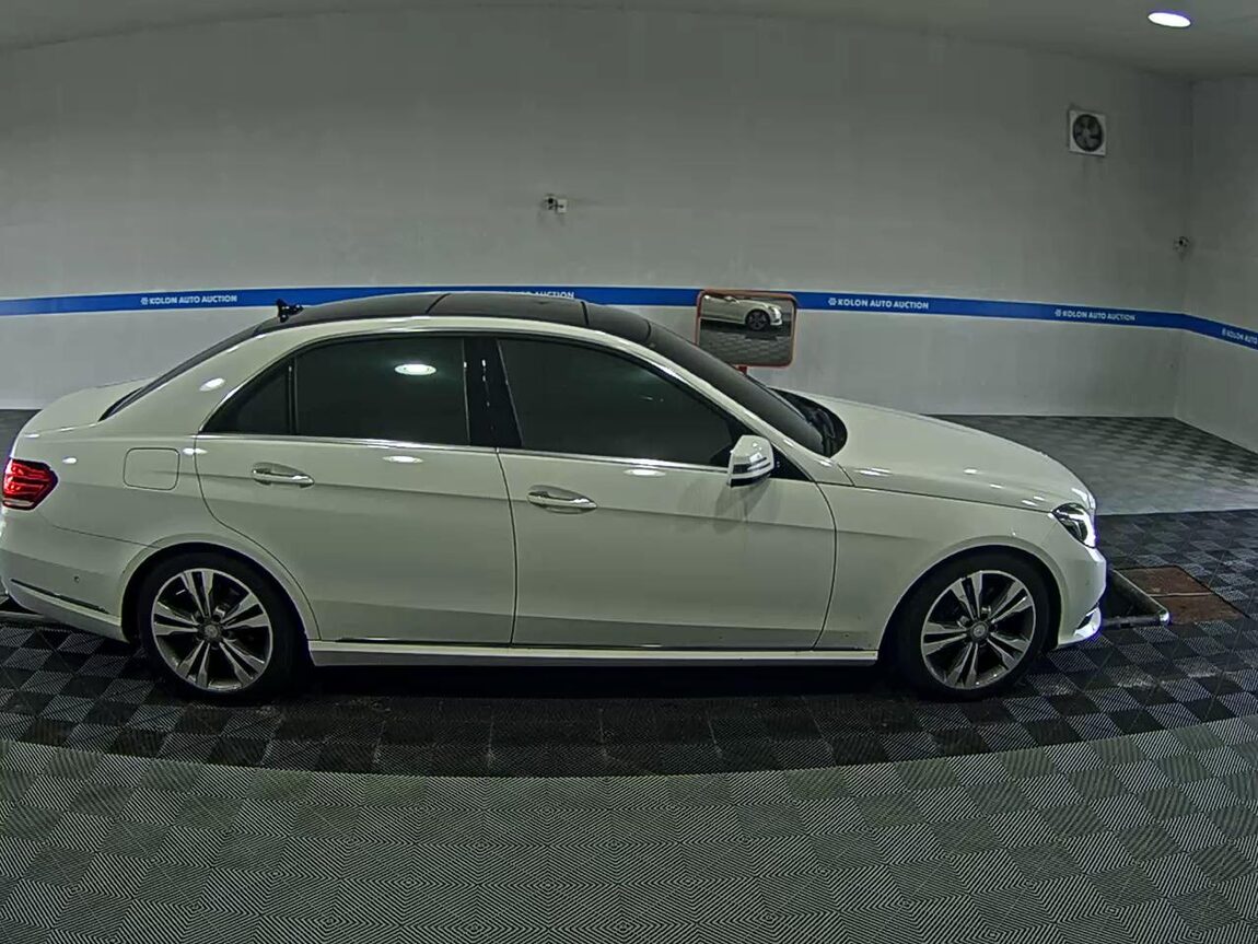 MERCEDES-BENZ E-CLASS (4TH GEN) E300 4MATIC AVANTGARDE 2014 - zdjęcie 4