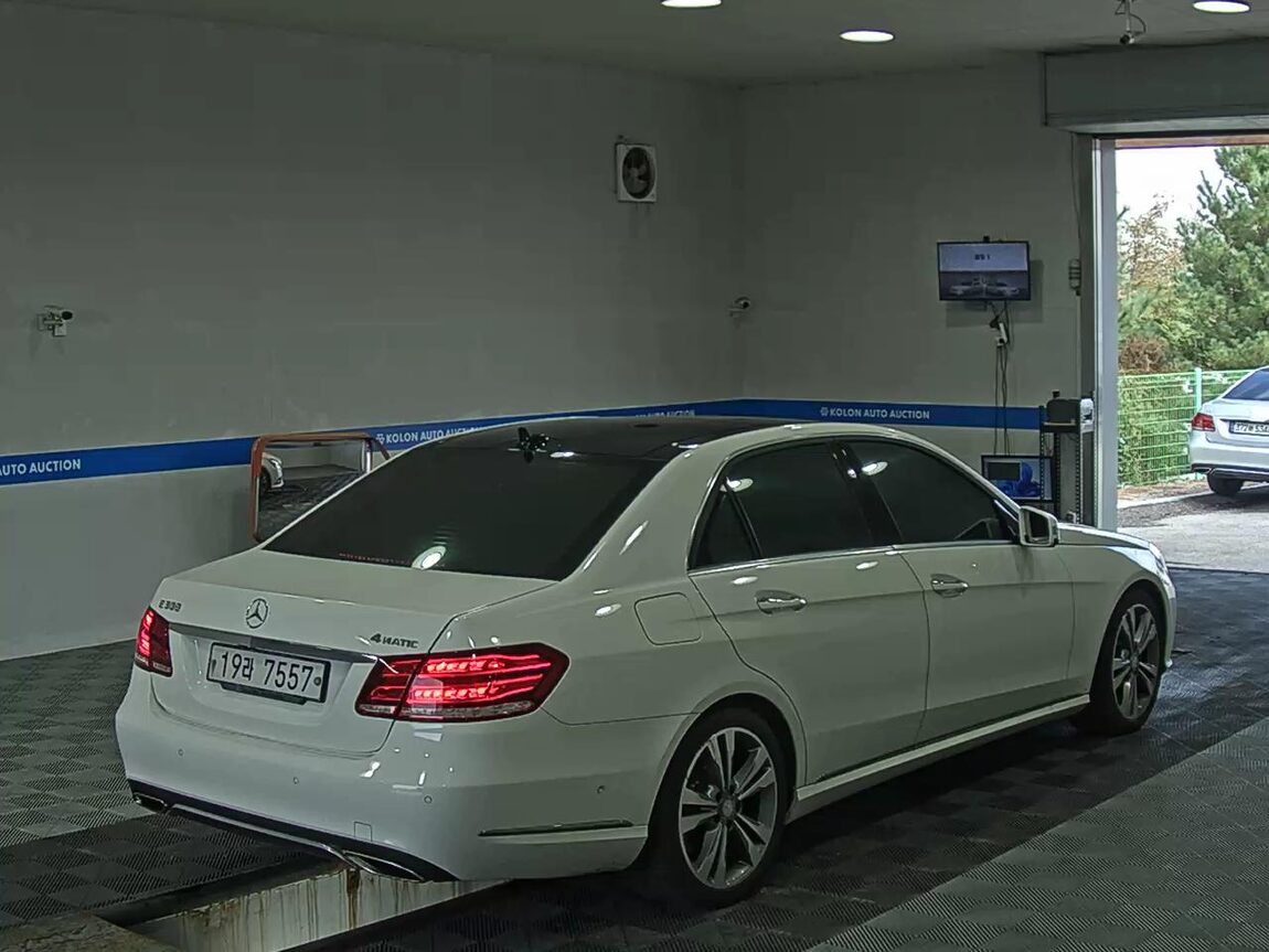 MERCEDES-BENZ E-CLASS (4TH GEN) E300 4MATIC AVANTGARDE 2014 - zdjęcie 5