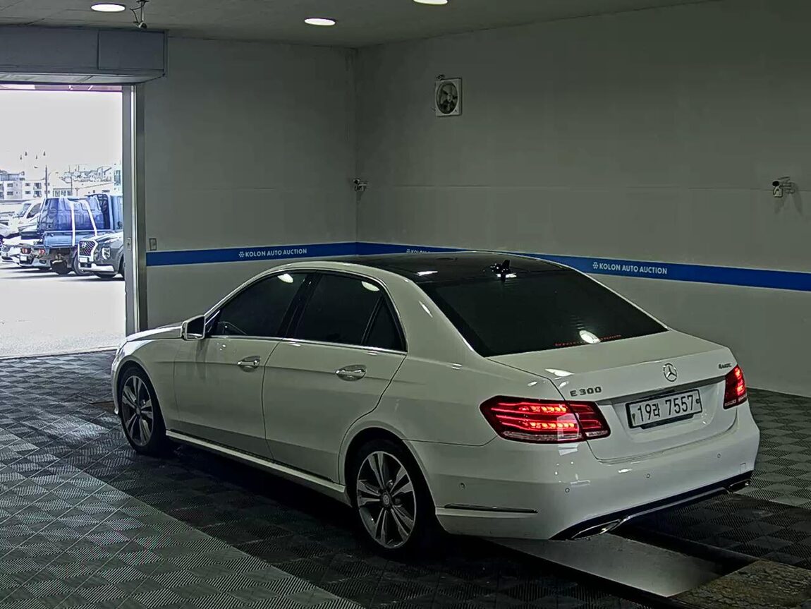MERCEDES-BENZ E-CLASS (4TH GEN) E300 4MATIC AVANTGARDE 2014 - zdjęcie 6