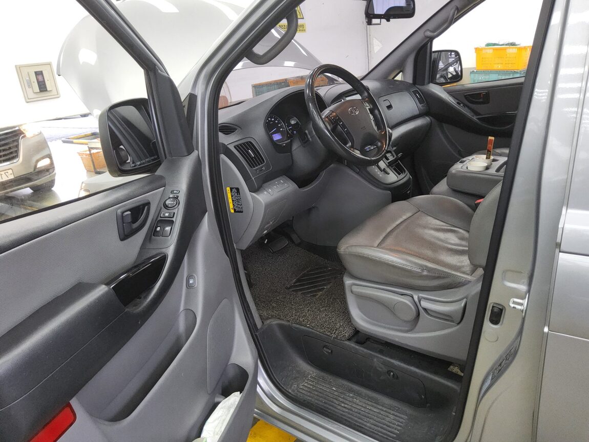 HYUNDAI THE NEW GRAND STAREX 12-SEATER DIESEL SMART 2019 - zdjęcie 10