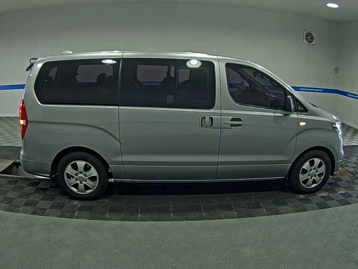HYUNDAI THE NEW GRAND STAREX 12-SEATER DIESEL SMART 2019 - zdjęcie 4