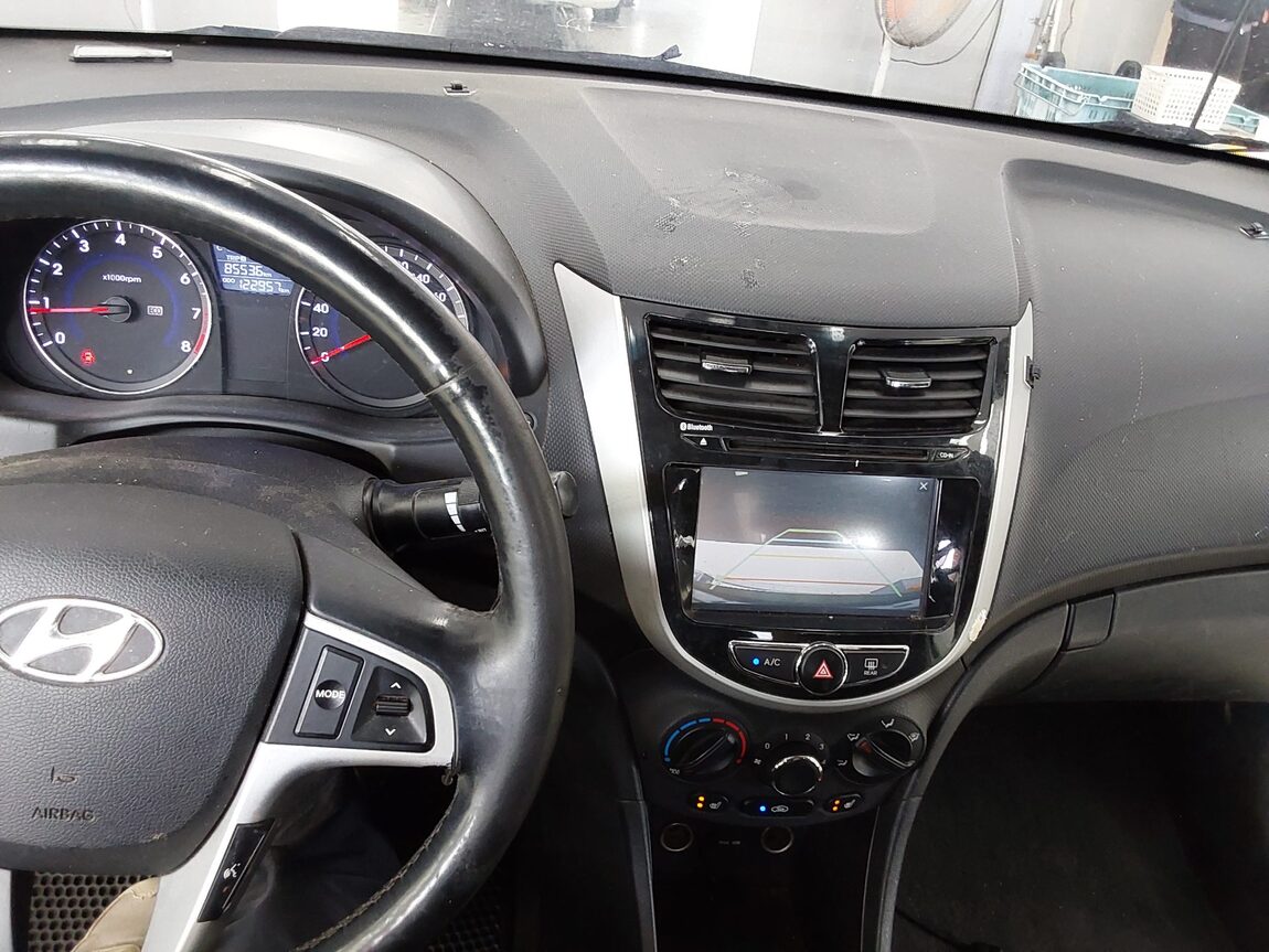 HYUNDAI NEW ACCENT 1.4 VVT MODERN 2014 - zdjęcie 17