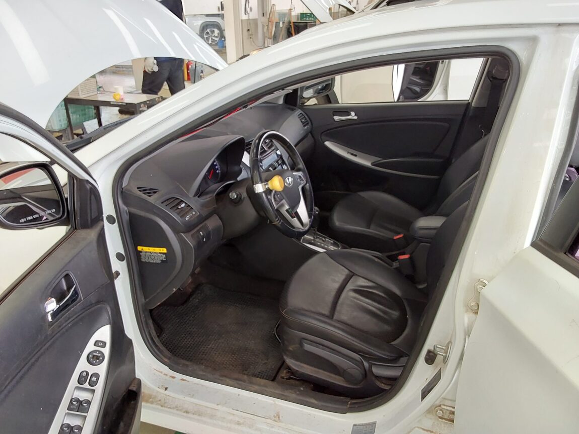 HYUNDAI NEW ACCENT 1.4 VVT MODERN 2014 - zdjęcie 10