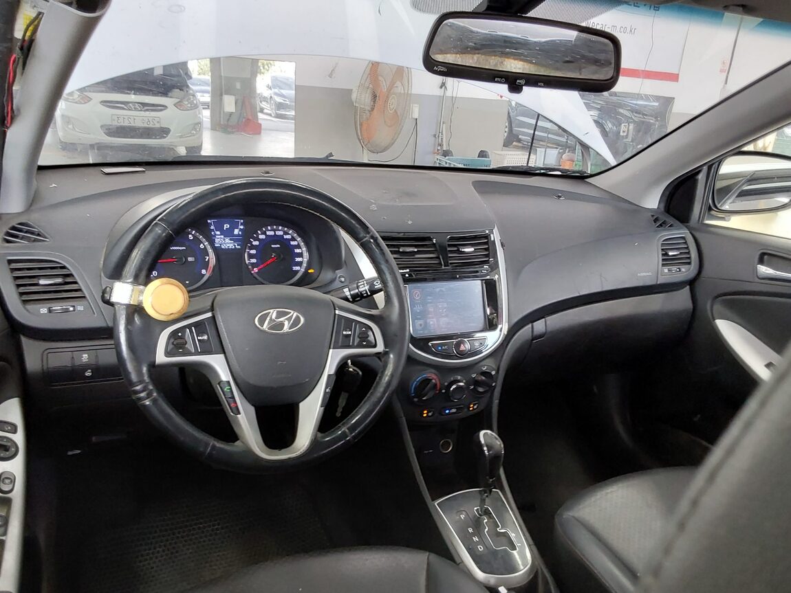 HYUNDAI NEW ACCENT 1.4 VVT MODERN 2014 - zdjęcie 11