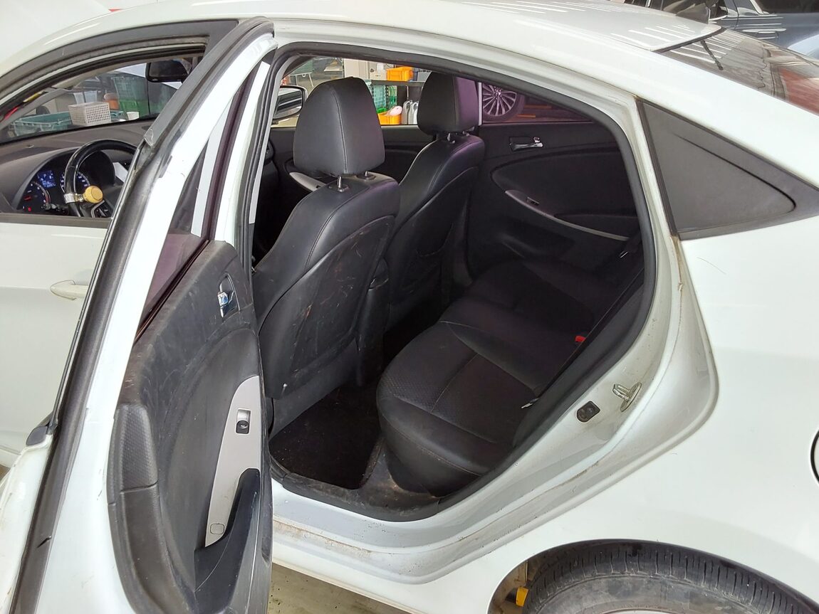 HYUNDAI NEW ACCENT 1.4 VVT MODERN 2014 - zdjęcie 12