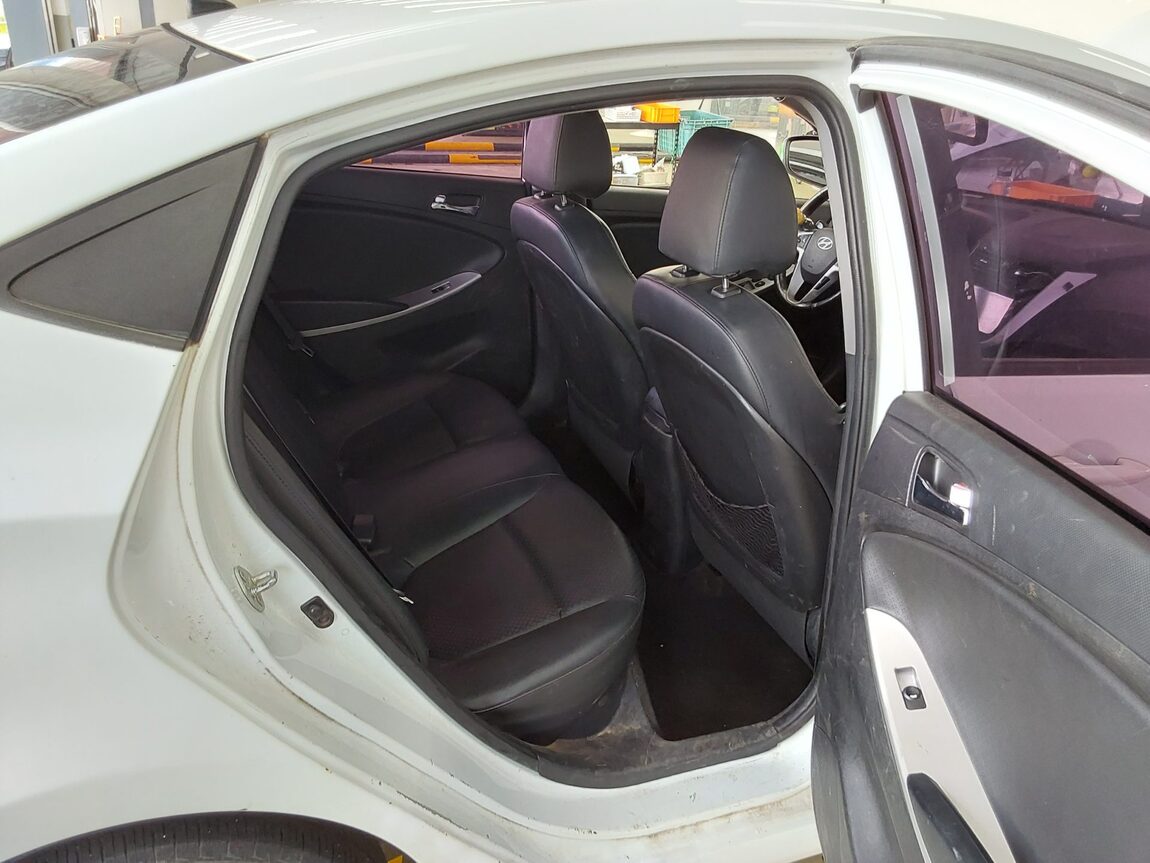 HYUNDAI NEW ACCENT 1.4 VVT MODERN 2014 - zdjęcie 13