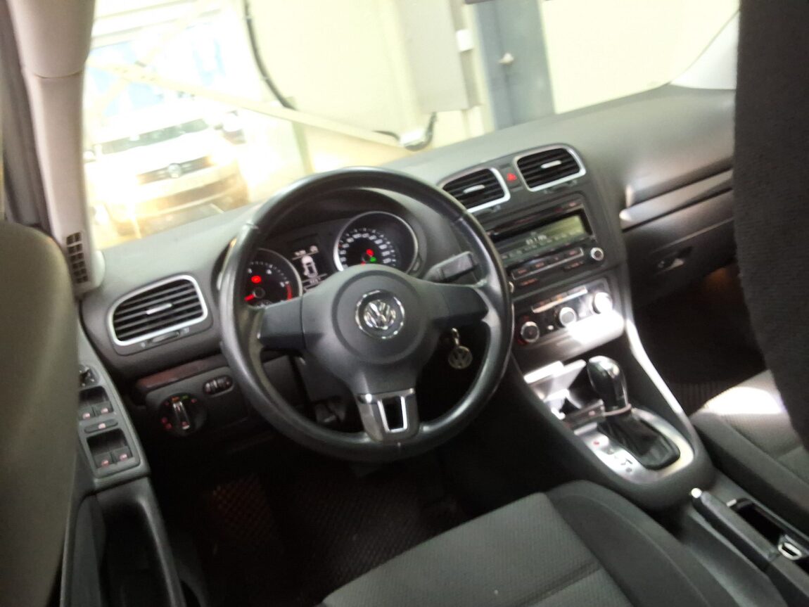 VOLKSWAGEN GOLF (6TH GEN) 1.6 TDI BLUEMOTION 2012 - zdjęcie 12