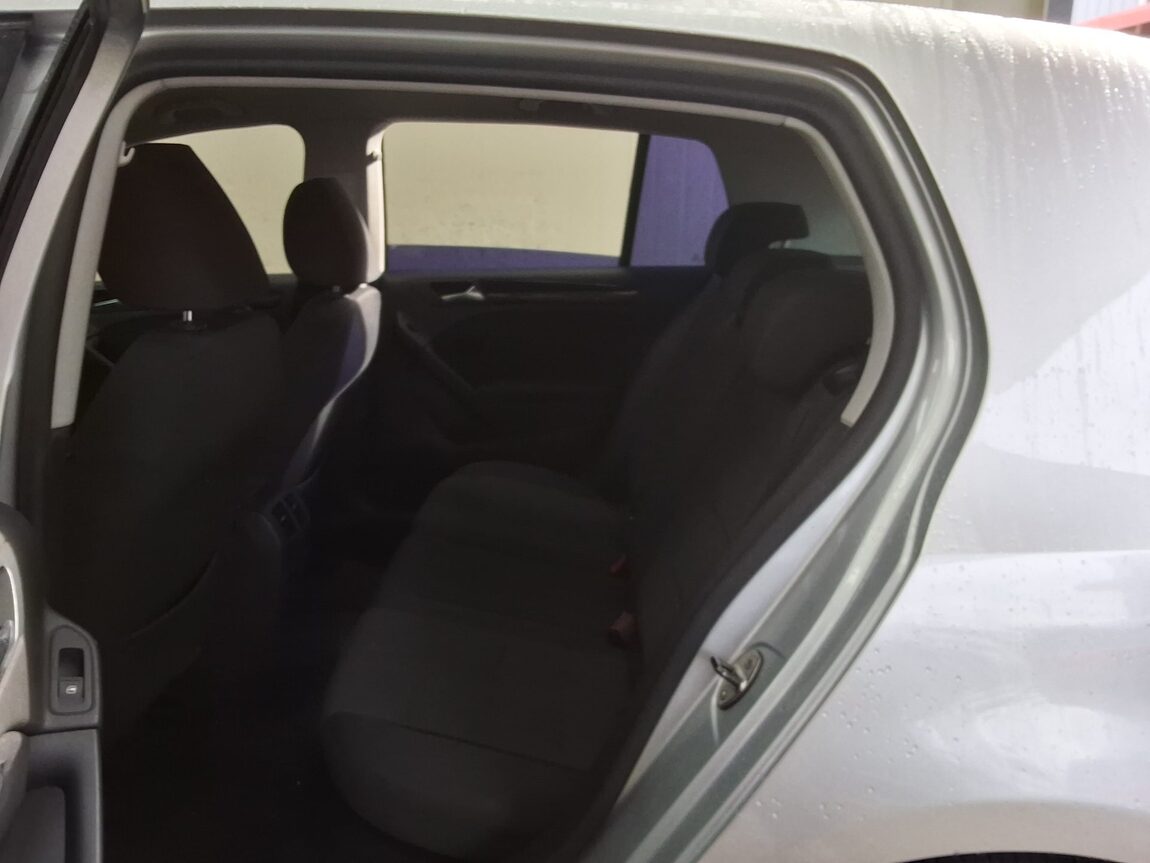 VOLKSWAGEN GOLF (6TH GEN) 1.6 TDI BLUEMOTION 2012 - zdjęcie 13