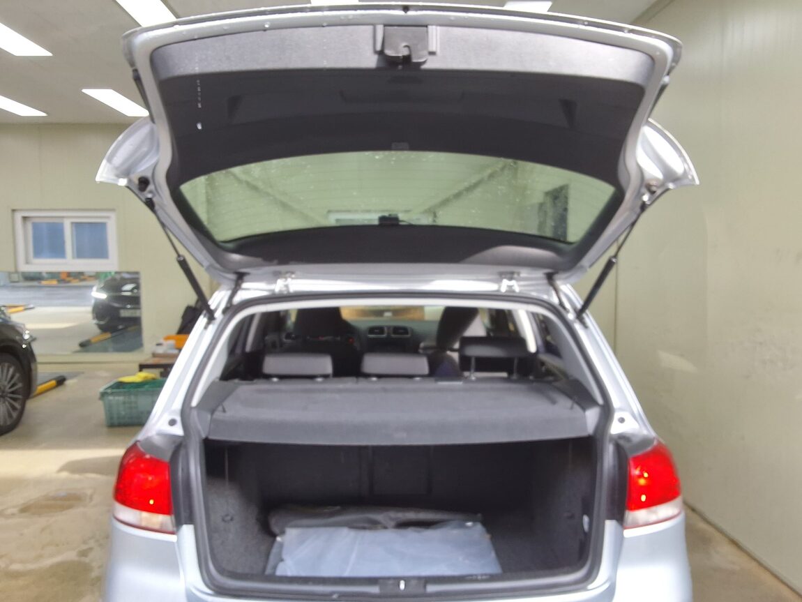 VOLKSWAGEN GOLF (6TH GEN) 1.6 TDI BLUEMOTION 2012 - zdjęcie 16