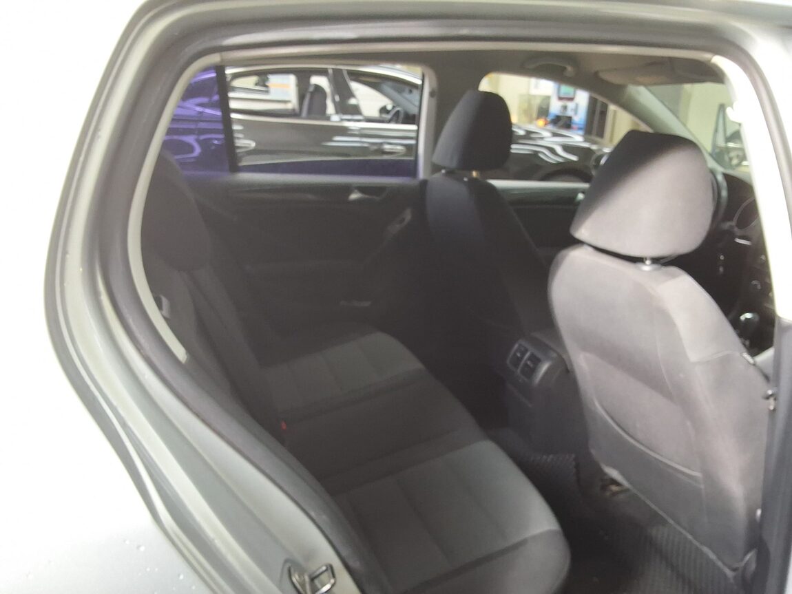 VOLKSWAGEN GOLF (6TH GEN) 1.6 TDI BLUEMOTION 2012 - zdjęcie 14