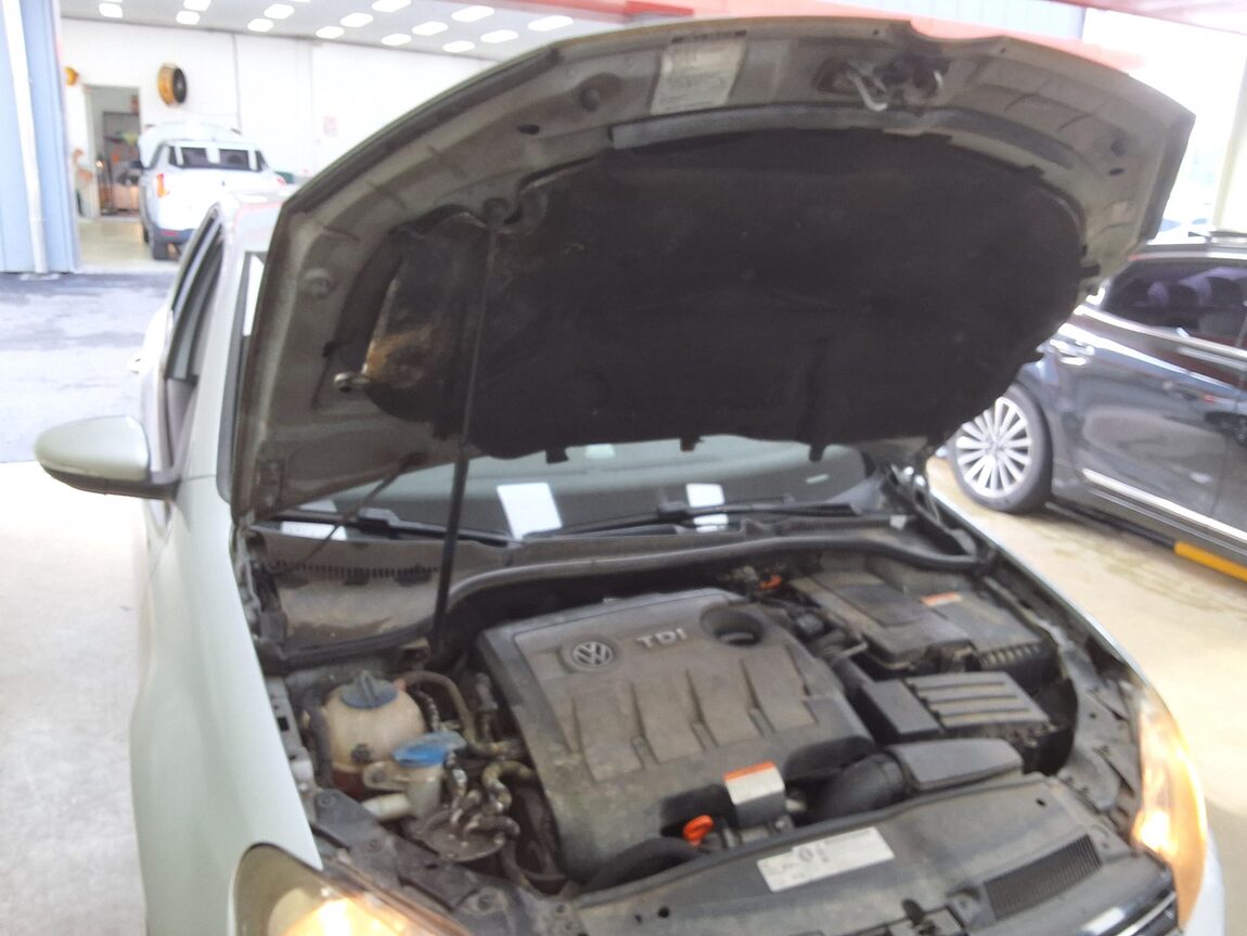 VOLKSWAGEN GOLF (6TH GEN) 1.6 TDI BLUEMOTION 2012 - zdjęcie 18