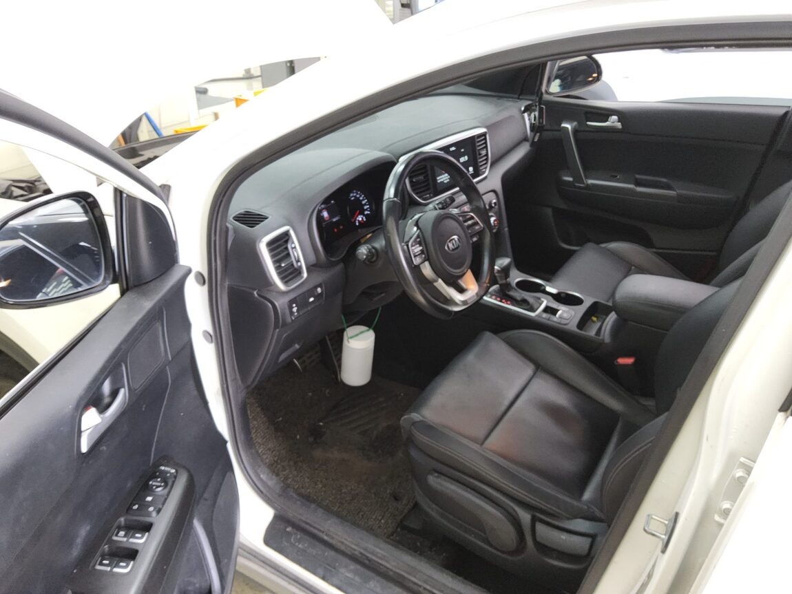 KIA SPORTAGE THE BOLD 1.6 DIESEL 2WD TRENDY 2022 - zdjęcie 10