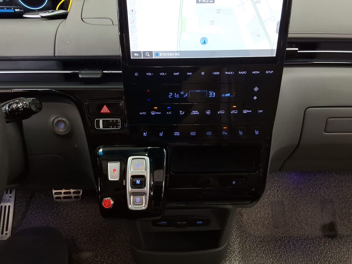HYUNDAI STARIA 2.2 DIESEL LOUNGE 9-SEATER 4WD INSPIRATION 2023 - zdjęcie 23
