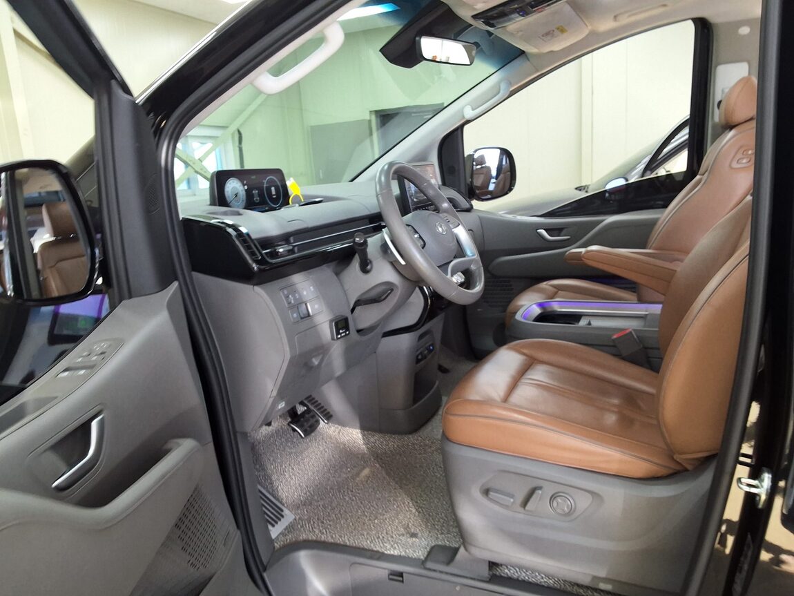 HYUNDAI STARIA 2.2 DIESEL LOUNGE 9-SEATER 4WD INSPIRATION 2023 - zdjęcie 11