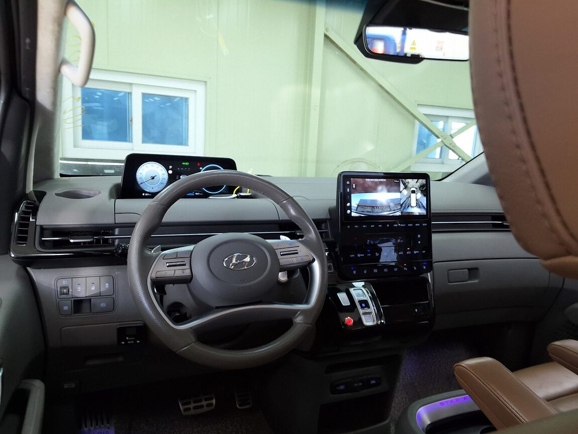 HYUNDAI STARIA 2.2 DIESEL LOUNGE 9-SEATER 4WD INSPIRATION 2023 - zdjęcie 12