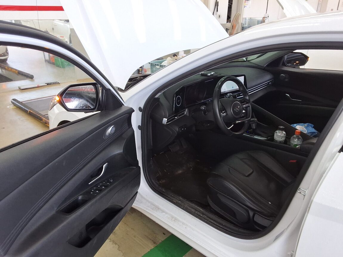 HYUNDAI AVANTE (CN7) 1.6 GASOLINE MODERN 2021 - zdjęcie 10