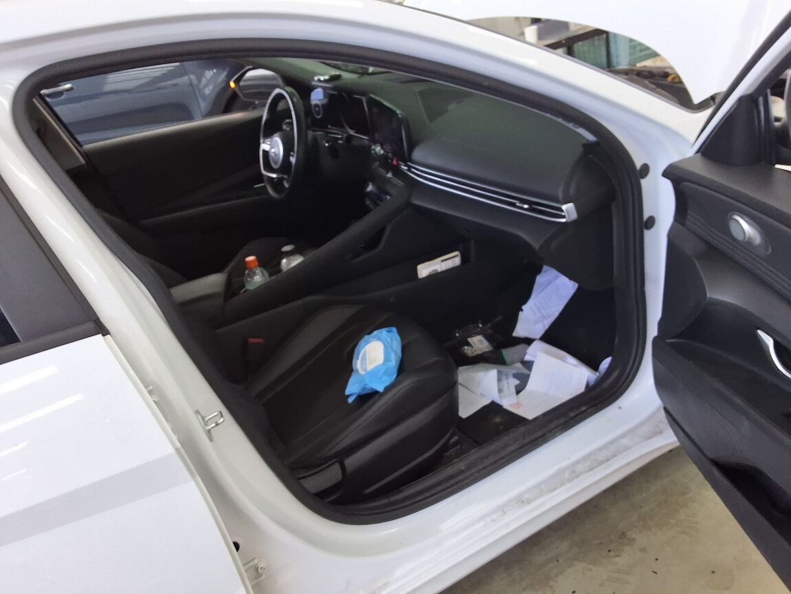 HYUNDAI AVANTE (CN7) 1.6 GASOLINE MODERN 2021 - zdjęcie 14