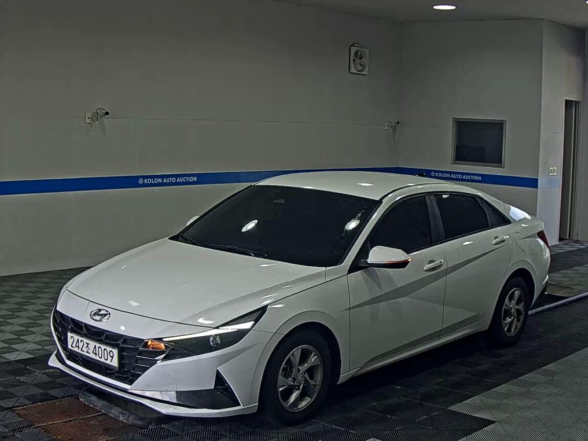 HYUNDAI AVANTE (CN7) 1.6 GASOLINE MODERN 2021 - zdjęcie 2