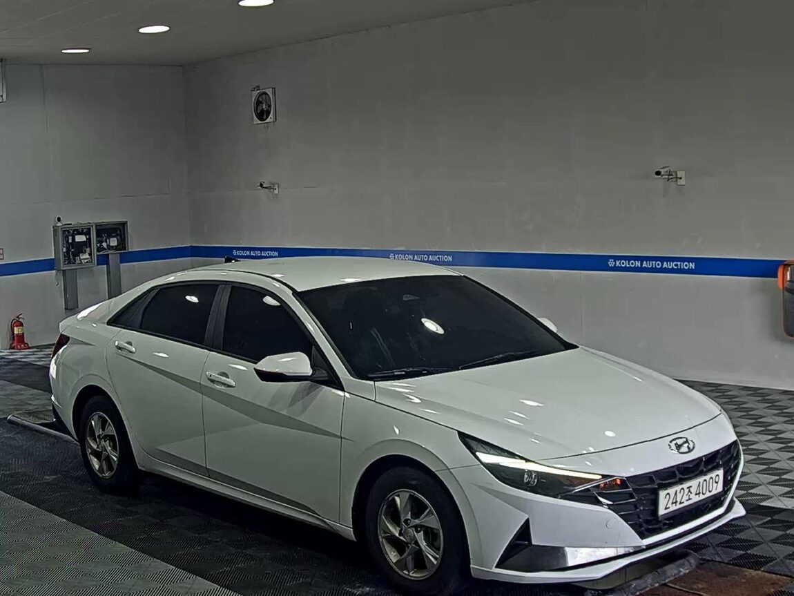 HYUNDAI AVANTE (CN7) 1.6 GASOLINE MODERN 2021 - zdjęcie 3