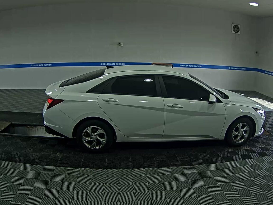 HYUNDAI AVANTE (CN7) 1.6 GASOLINE MODERN 2021 - zdjęcie 4