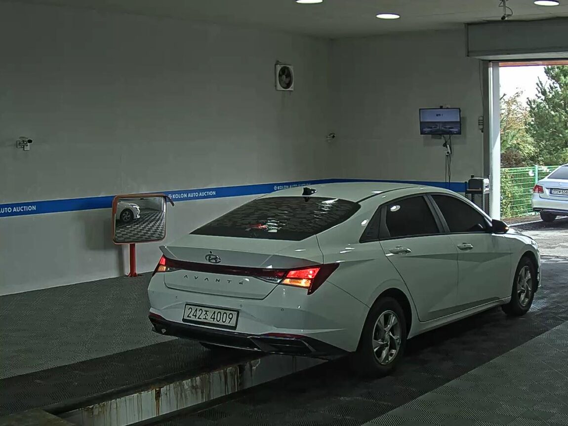 HYUNDAI AVANTE (CN7) 1.6 GASOLINE MODERN 2021 - zdjęcie 5