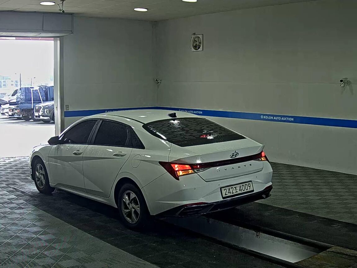 HYUNDAI AVANTE (CN7) 1.6 GASOLINE MODERN 2021 - zdjęcie 6